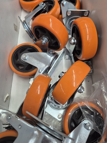 Roulette orange avec tête - roulette,