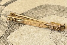 Charmante Broche De Bébé Ancienne En Métal Doré Vintage