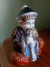 SATSUMA JAPAN Personnage 10cm fumeur de pipe "en tailleur" Porcelaine polychrome