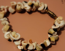 Hawaiian Puka Shell Twist