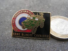 PINS  MILITAIRE  ARME BLINDEE