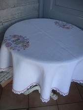 BELLE NAPPE RONDE BRODÉE MAIN
