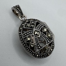 Pendentif " porte relique " -