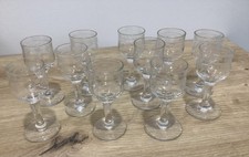 11  verres à pied en verre