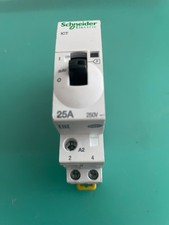 SCHNEIDER contacteur à commande manuelle 25A  A9C25732