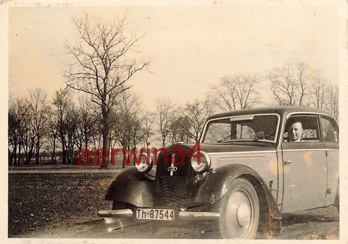 Soldat allemand avec - , voiture