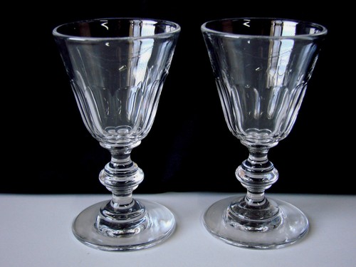 Ancien verre sur pied - , x