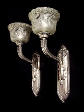 PAIRE D’APPLIQUES ART DÉCO EN BRONZE NICKELÉ & COUPELLES EN VERRE PRESSE 1930