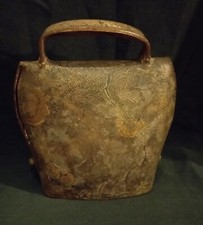 ANCIENNE  CLOCHE D' ALPAGE  EN