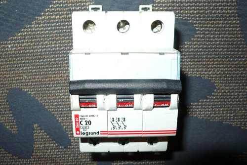 Disjoncteur triphase legrand - triphase,