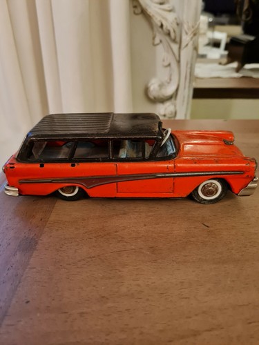 Ancienne voiture joustra - ancienne, en