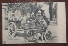 CPA laitière flamande : attelage de chiens (animée)