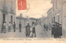 CPA 17 ILE D'OLERON / SAINT TROJAN / RUE CONDUISANT A LA POSTE ET A LA FORET