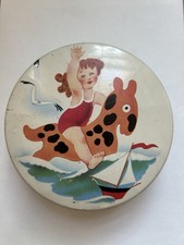 Ancienne boîte en tôle