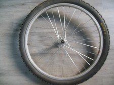 Roue  Avant  26 pouces  / freinage a patins / pneu Maxis