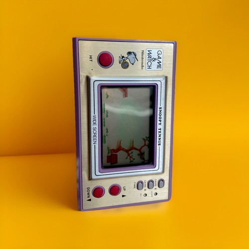 Vintage 1982 game watch - &,