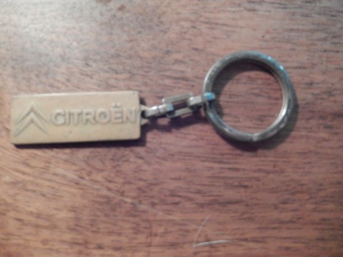 Ancien porte clés - porte, en