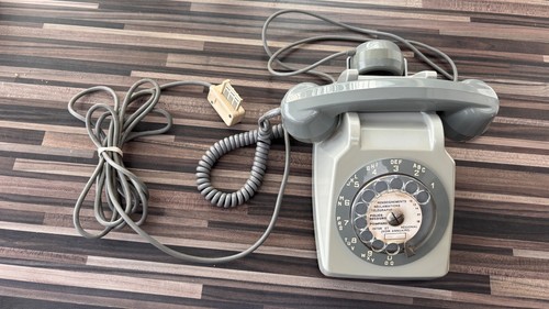 Ancien téléphone vintage