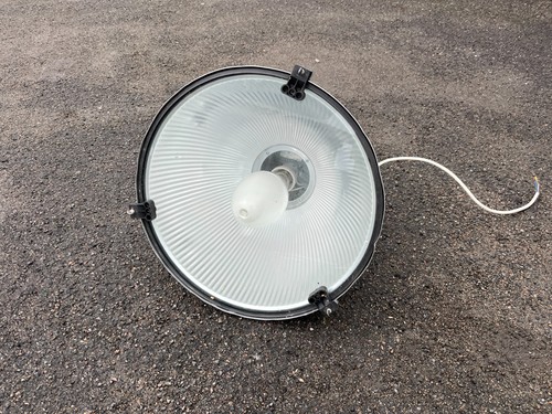 Suspension industrielle - , –