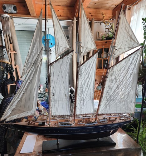 Grande maquette bateau 3 - d'un,