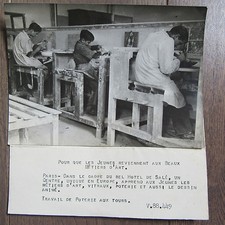 PHOTO DE PRESSE 1944 ECOLE DES MÉTIERS D'ART HOTEL DE SALÉ COURS DE POTERIE