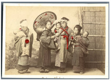 Japon, Nurses porteuses d'enfants  Vintage albumen print.  Tirage albumin