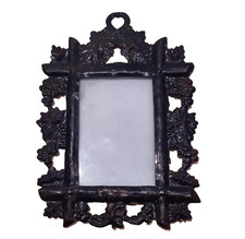 Petit cadre ancien en tole