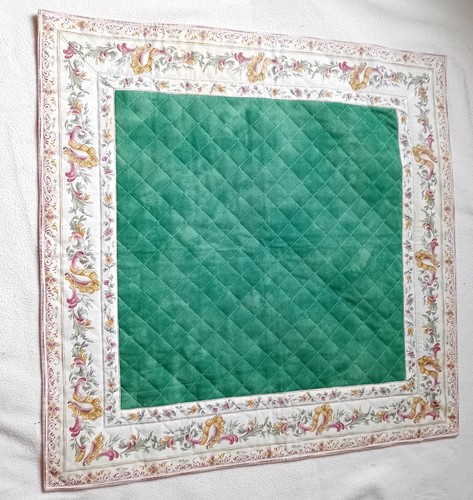 Joli tapis pour - , table
