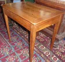 Table à écrire Bureau en noyer Tiroir en ceinture XIX ème s.