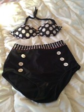 maillot de bain 2 pièces neuf  . T 42  ( C/D)