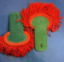 MILITARIA PAIRE D EPAULETTES LEGION ETRANGERE DEPARAILLEES 1 NOMINATIVE