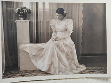 An 60 /1 photo professionnel d’une jeune femme en robe de mariée 