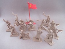 No MATCHBOX  No AIRFIX  1/32 WWII Lot de 16 Infanterie russe plastic