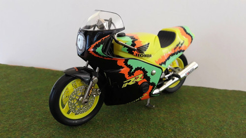 Moto honda fireblade jaune - moto,