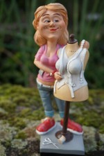 841.2310  FIGURINE STATUETTE