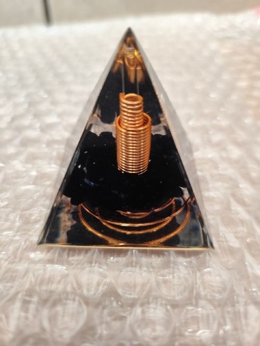 Pyramide orgonite protection - pyramide,