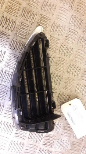 Grille calandre gauche - de,