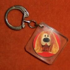 Porte-clés Le manège enchanté ORTF Pollux -en gros plan fond rouge - Serge Danot