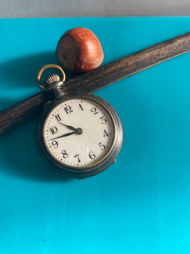Ancienne petite montre - petite, de