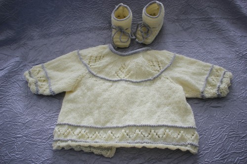 Brassière bébé chaussons - brassière,