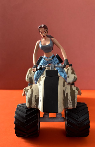 Figurine lara croft quad scene - croft,