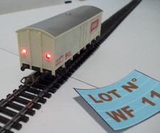 LOT N° WF11  WAGON  COUVERT  FINDUS JOUEF AVEC 2 FEUX  ROUGES POUR LOCOMOTIVE HO