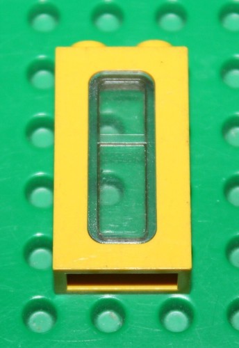Fenêtre jaune lego - lego, train