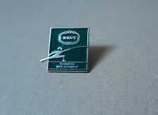 pin's parfum / Brut de Fabergé - challenge escrime (base argentée)