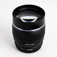 Olympus 75mm 1.8 -Black - Top