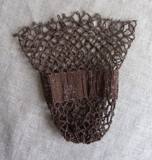 BOURSE AUMONIÈRE ANCIENNE EN PERLES MÉTALLIQUES