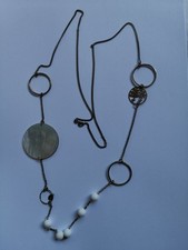 Ancien sautoir chaine signé Skalli perles et médaillon métal nacré