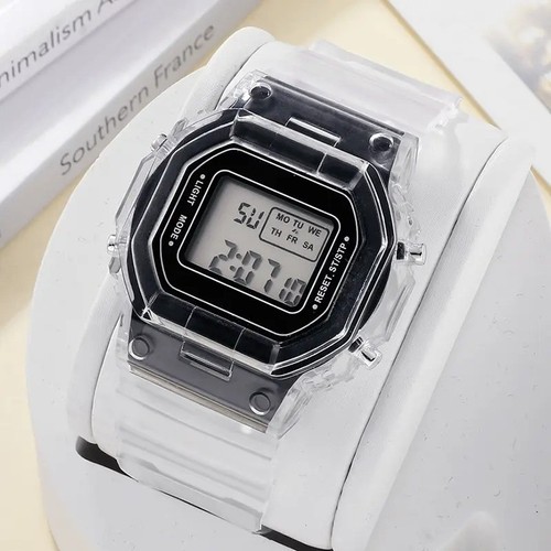 Montre digitale sport carrée