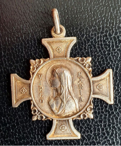 Belle médaille religieuse