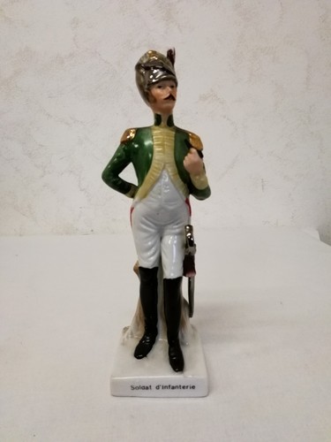 Statuette porcelaine soldat - statuette,